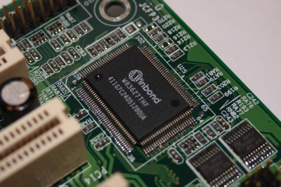 در هنگام خريد مادربورد به Chipset دقت كنيد