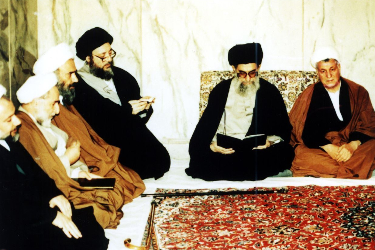 تصاویری از شهید آیت&zwnj;الله سیدمحمدباقر حکیم&zwnj; در کنار رهبر انقلاب