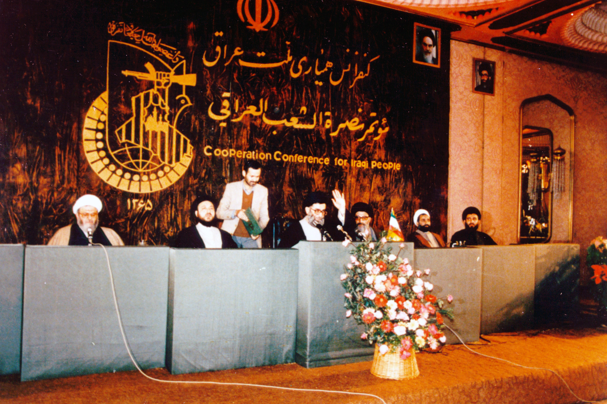 تصاویری از شهید آیت&zwnj;الله سیدمحمدباقر حکیم&zwnj; در کنار رهبر انقلاب