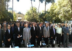 با حضور وزیر بهداشت در مدرسه محل تحصیل خود زنگ مهر نواخته شد