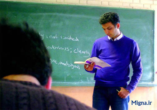 عادل فردوسی پور در حال تدریس (به مناسبت اول مهر)