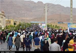 برگزاری همایش پیاده روی خانوادگی در ایلام به مناسبت هفته دفاع مقدس