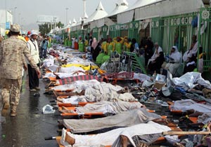 انجام تشریفات انتقال تعدادی از شهدای منا در فرودگاه جده/‌زمان بازگشت وزیر بهداشت به کشور