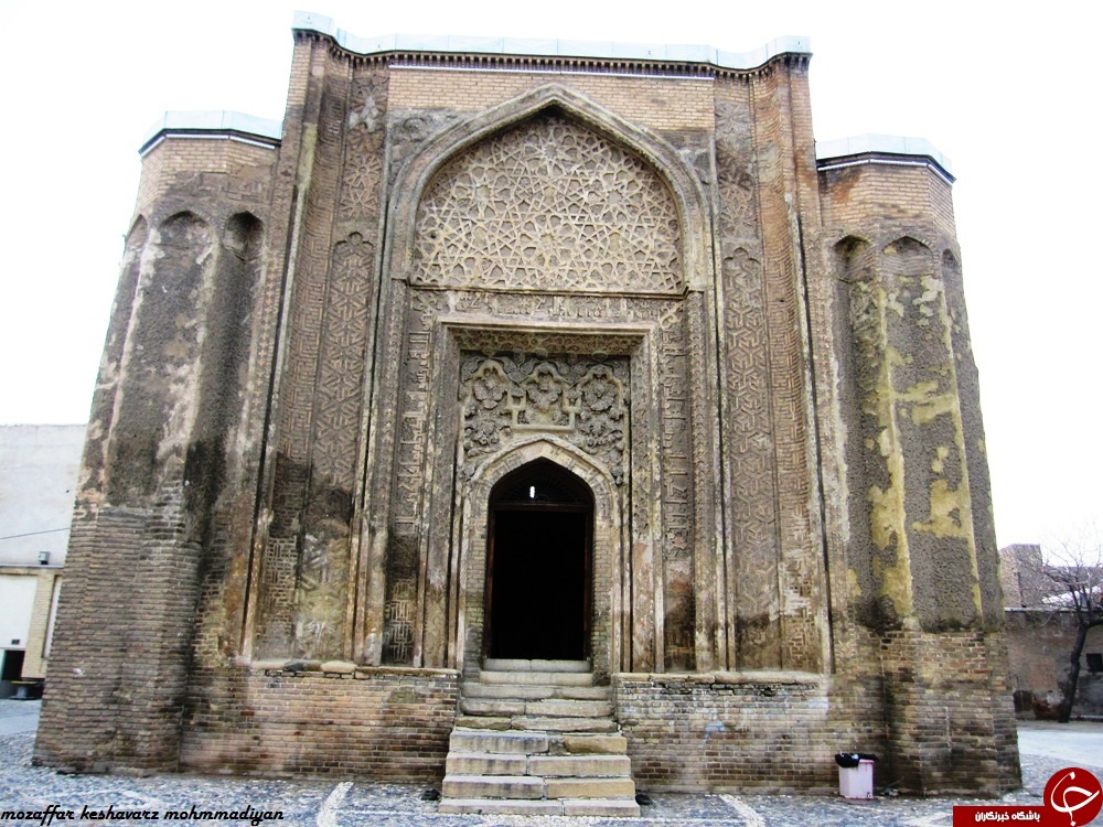 نمایی از گنبد علویان در روز ابری + عکس