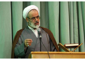 باید در خط رهبری حرکت کنیم