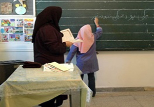 نارضایتی فرهنگیان از بخشنامه ای که به آنها اجازه ادامه تحصیل نمی دهد