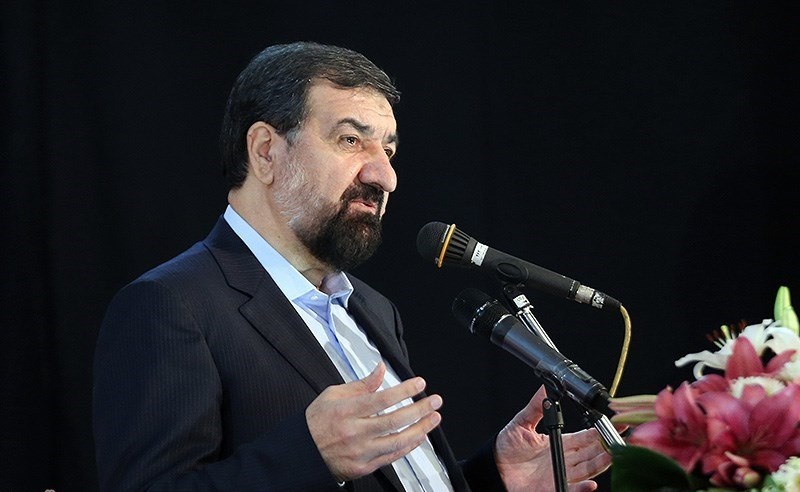 مشکلات اقتصادی کشور به این دلیل است که اقتصاد در دست لیبرال&zwnj;ها و غرب&zwnj;زده&zwnj;هایی بوده است