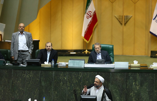 رسایی: آقای آخوندی! کیست که نداند سیاسی&zwnj;ترین وزیر کابینه شما هستید؟/ آخوندی: هیچ پروژه&zwnj;ای را تعطیل نکردم
