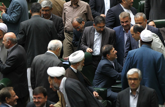 وکلای ملت بار دیگر به وزیر راه اعتماد کردند/ آخوندی ابقا شد