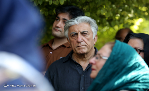 بی&zwnj;مهری هنرمندان به مراسم بدرقه هما روستا/ همای تئاتر بر دوش هواداران تشییع شد+فیلم و تصاویر