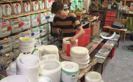 ابتکاری جدید با استفاده از سطل های پلاستیکی+ تصاویر