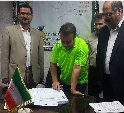 کاظمی قرارداد خود را ثبت کرد + عکس