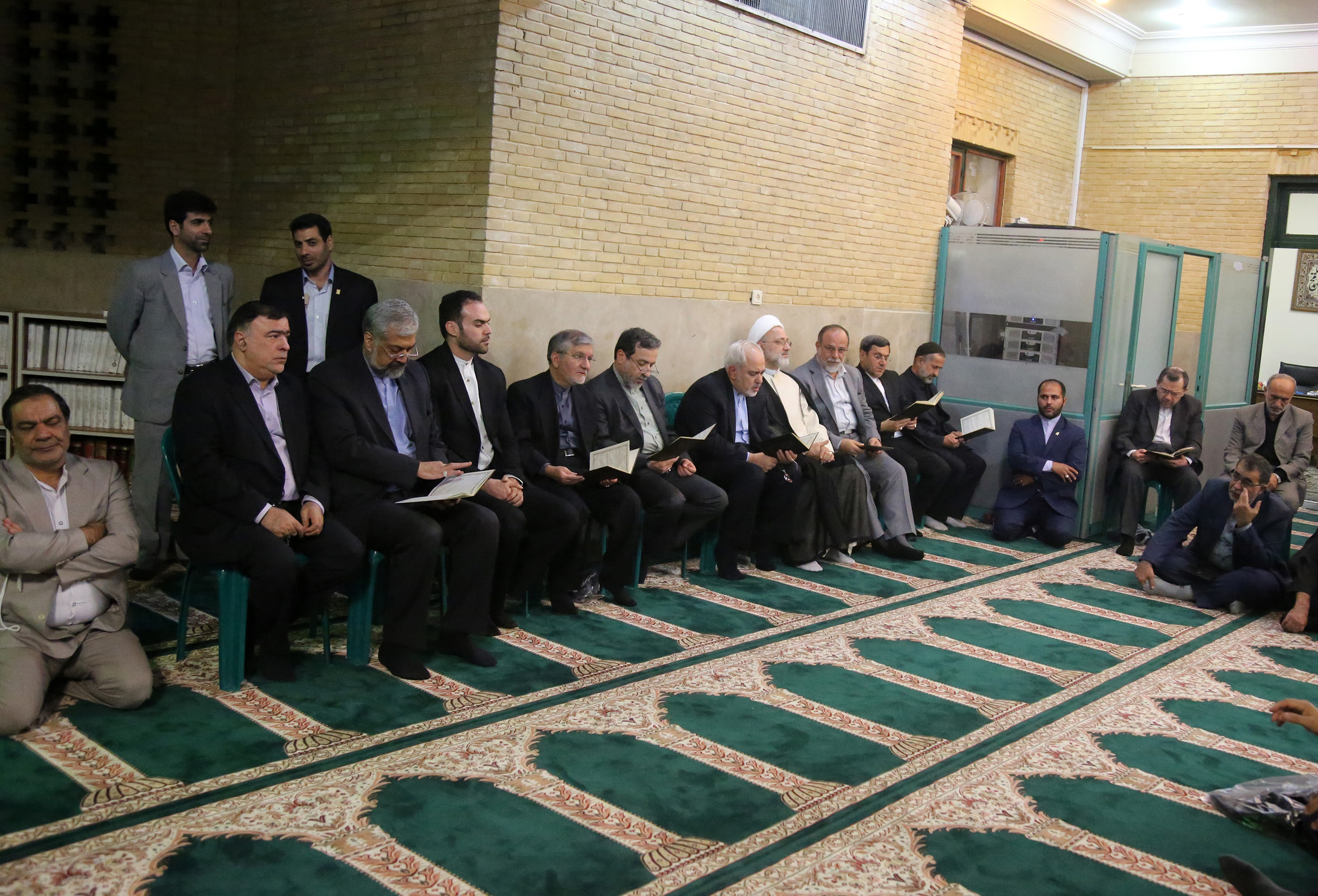 تصاویر حضور ظریف در مسجد دانشگاه امام صادق(ع)