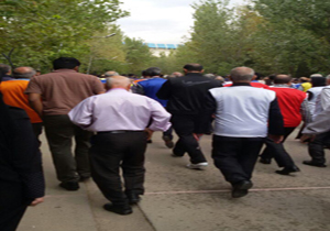 برگزاری پیاده روی خانوادگی بازنشستگان و مستمری بگیران تامین اجتماعی در پارک لاله