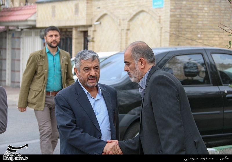 حضور فرمانده کل سپاه در منزل سردار همدانی پس از اعلام خبر شهادت