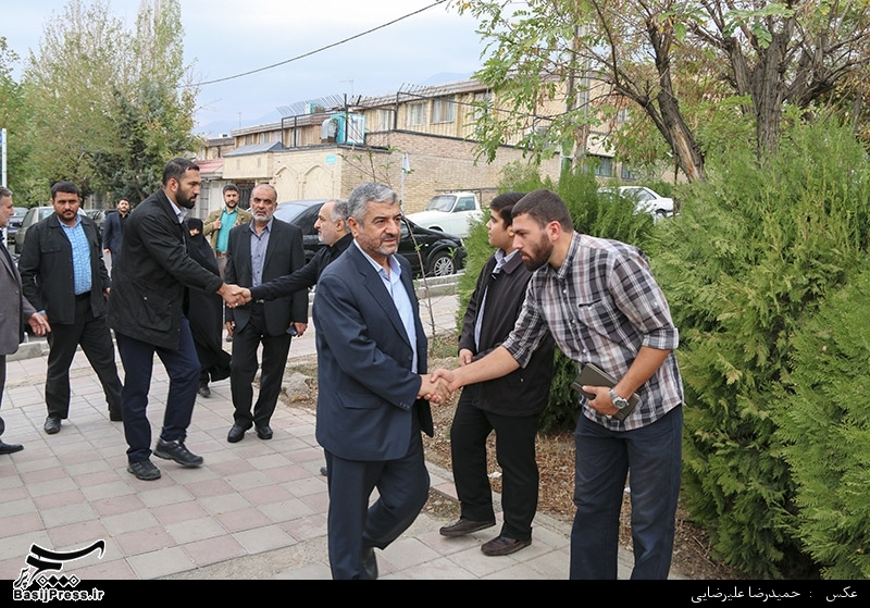 حضور فرمانده کل سپاه در منزل سردار همدانی پس از اعلام خبر شهادت