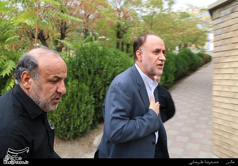 حضور فرمانده کل سپاه در منزل سردار همدانی پس از اعلام خبر شهادت