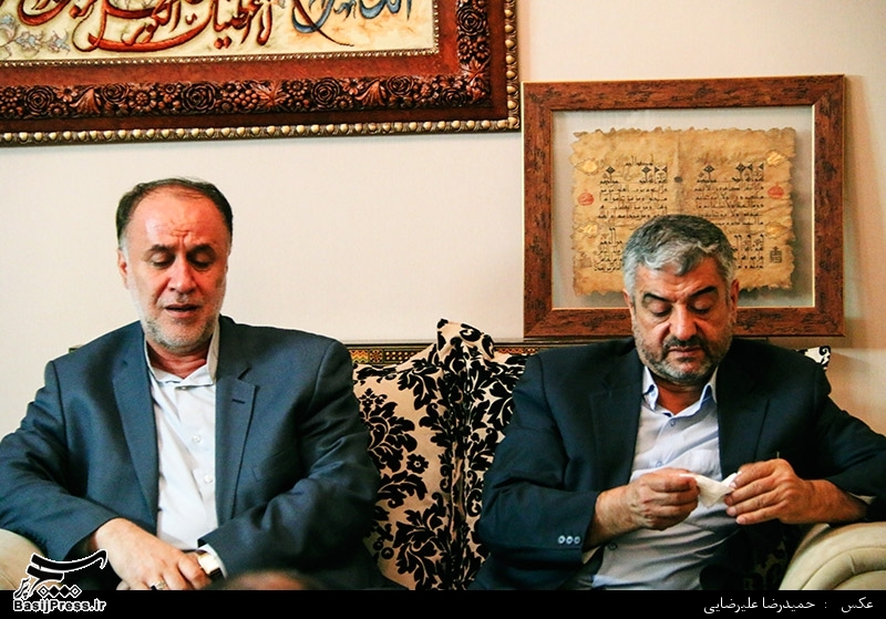 حضور فرمانده کل سپاه در منزل سردار همدانی پس از اعلام خبر شهادت