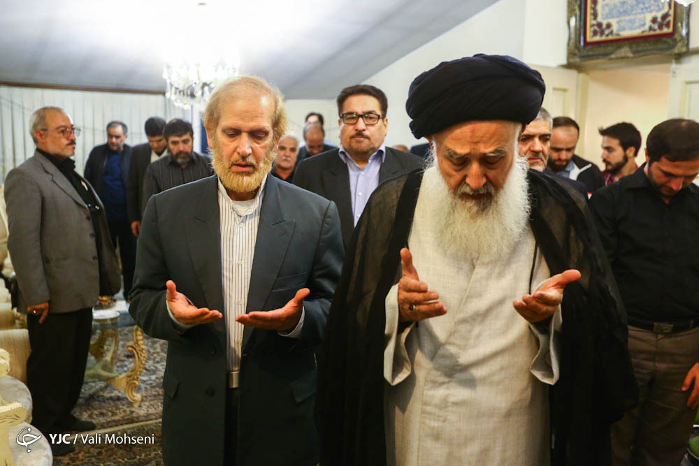 حضور ژنرال&zwnj;ها با لباس شخصی در منزل شهید همدانی/ از تسلیت گویی مقامات تا انتقال پیکر سردار به تهران