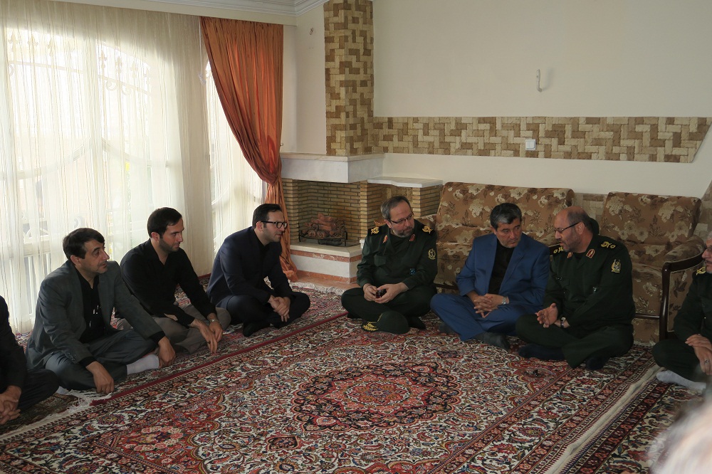 وزیر دفاع به مقام شامخ سردار همدانی ادای احترام کرد+ تصویر