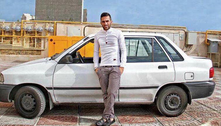 فوتبالیست معروف پراید سوار شد+ عکس