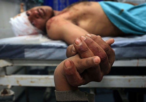 عکس/ صحنه&zwnj;ای تاثیرگذار از مقاومت پدر وپسر فلسطینی
