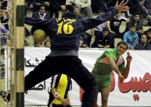 سرمربی نیروی زمینی: کارهای عجیبی از بازیکنانم سرمی‌زند!