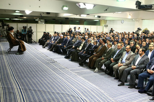جمعی از مدیران و مسئولان سازمان صداوسیما با رهبر انقلاب دیدار کردند