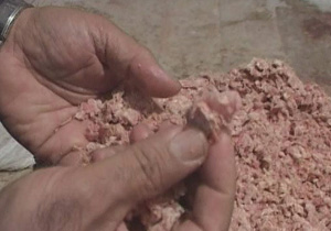 ممنوعیت خمیر مرغ ذر فراورده های گوشتی + فیلم