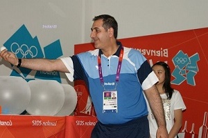 بابادیوند استعفا داد