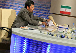 خط و نشان جدید احمدی نژاد: با 10 دقیقه مناظره بساط شان را جمع می کنم