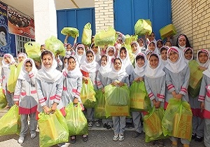 توزیع هدایای مقام معظم رهبری در بین دانش آموزان 24 استان کشور