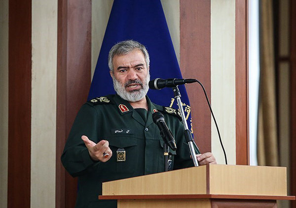دریادار فدوی: به نایبان آمریکا در منطقه پاسخ سخت و خشن خواهیم داد