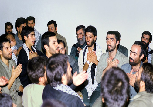 تصویر منتشر نشده از سینه زنی رهبر انقلاب