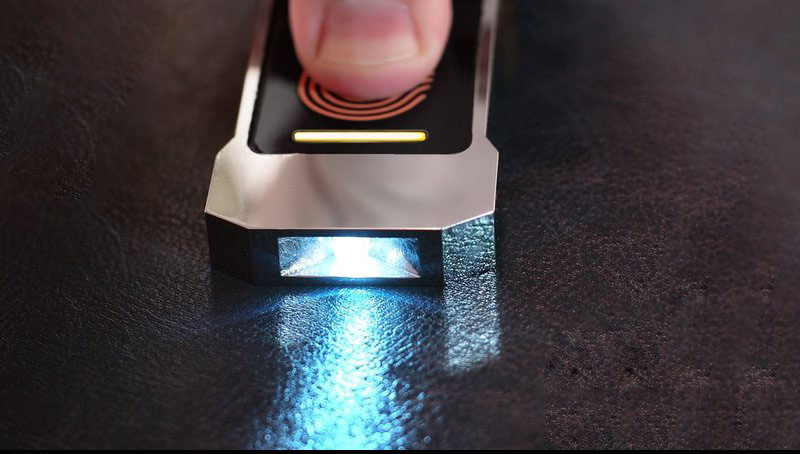 چراغ قوه&zwnj;ای که با حرارت بدن شارژ می&zwnj;شود