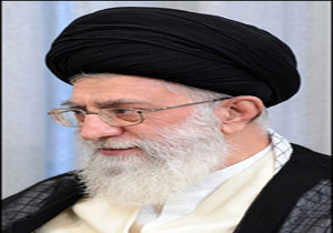 حضور رهبری در منزل شهید همدانی