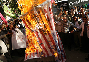 تکذیب بخشنامه آتش نکشیدن پرچم آمریکا