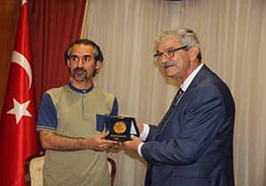 کاریکاتوریست اردبیلی جایزه جهانی قبرس را کسب کرد
