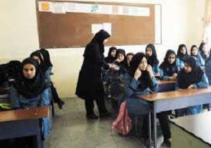 توزیع قرص و کپسول آهن و ویتامین در مدارس مقطع متوسطه