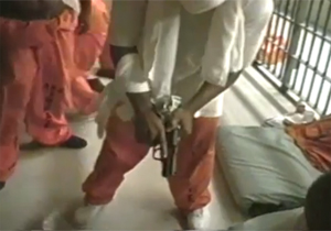 آمار قابل تامل کشف سلاح و تلفن همراه از زندانیان
