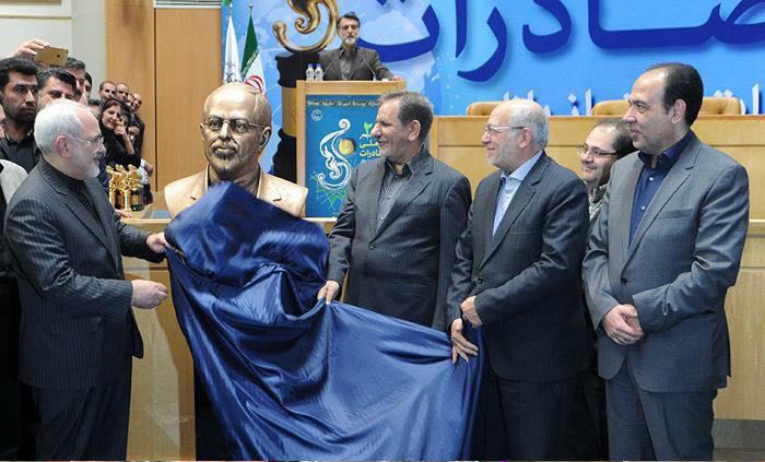 شوخی مجازی با مجسمه ظریف+عکس و متن
