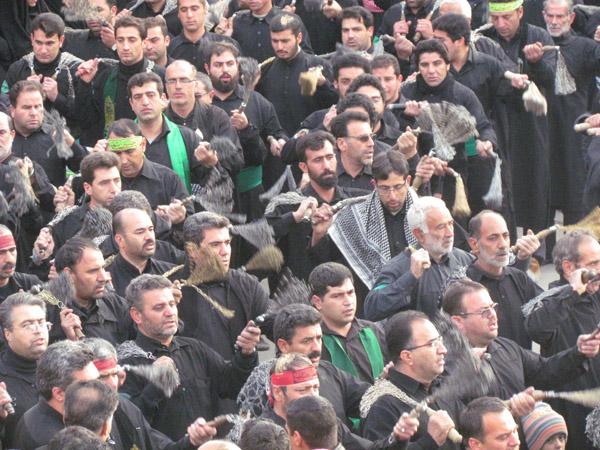 سوگواری برای حضرت سیدالشهدا (ع) با نوای موسیقی محرم ابرکوه