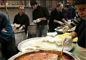 80 گروه بهداشتی بر توزیع نذورات در مشهد مقدس نظارت می کنند