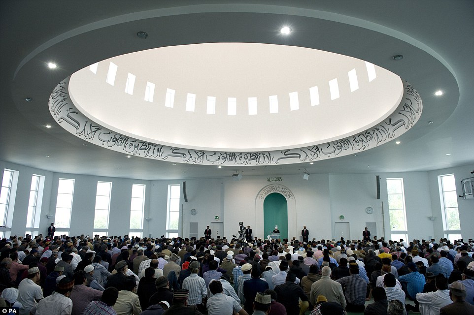آتش سوزی مهیب در یکی از بزرگترین مساجد غرب اروپا + تصاویر