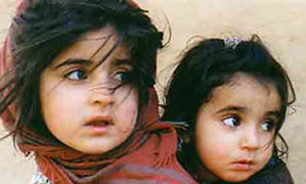 چشمان معصوم کودکان نیازمند، به دست سبز حامیان
