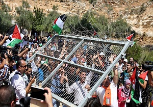تظاهرات فلسطینیان در بیت جالا علیه اشغال زمین هایشان به دست ارتش رژیم صهیونیستی