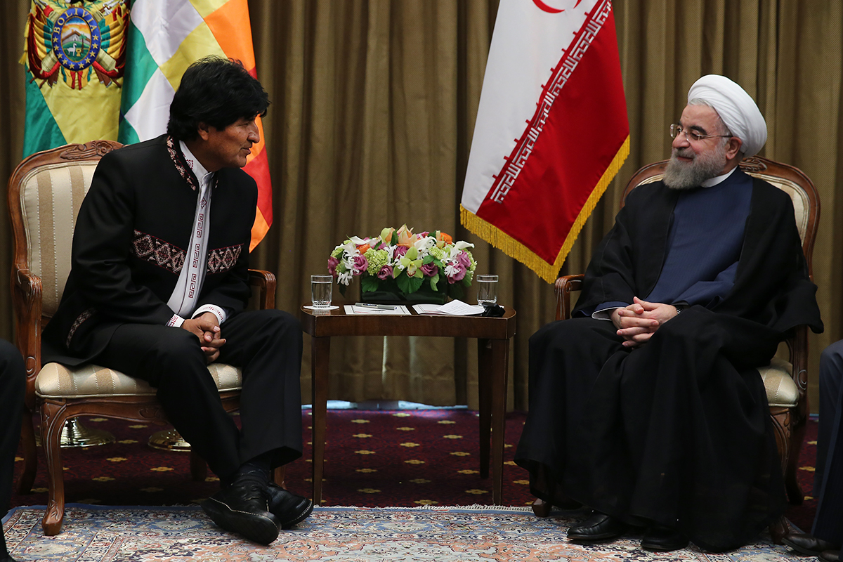 روحانی: ایستادگی و مقاومت دولت ها و ملت ها در برابر قدرتها، منجر به پیروزی خواهد شد
