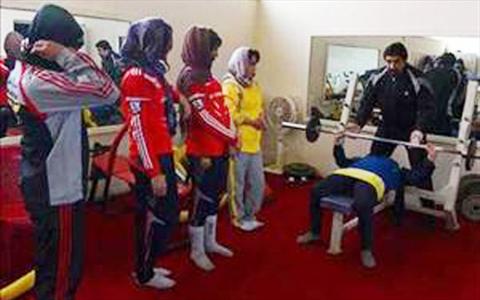 باشگاه بدنسازی مختلط دختران و پسران در تهران! +عکس