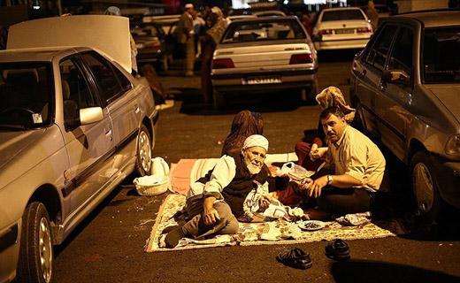 چشم انتظاری شبانه برای ورود حجاج + تصاویر