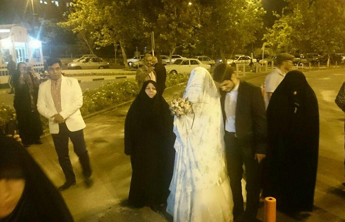 امشب مقابل مجلس چه خبر است/ پیوستن یک عروس و داماد به گردهمایی اعتراض&zwnj;آمیز + فیلم و تصاویر